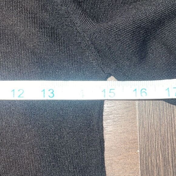 Forever 21 Women's Mock Neck Walter Fitted Bodice Knit Top Black Size Large - Picture 5 of 6